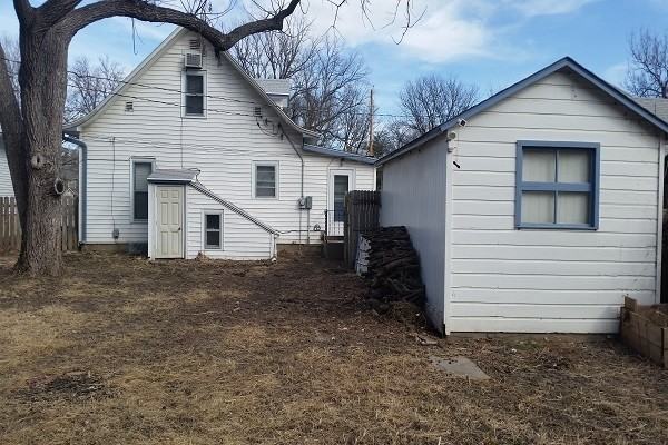 216 S Manhattan Ave - Photo 2 of 19