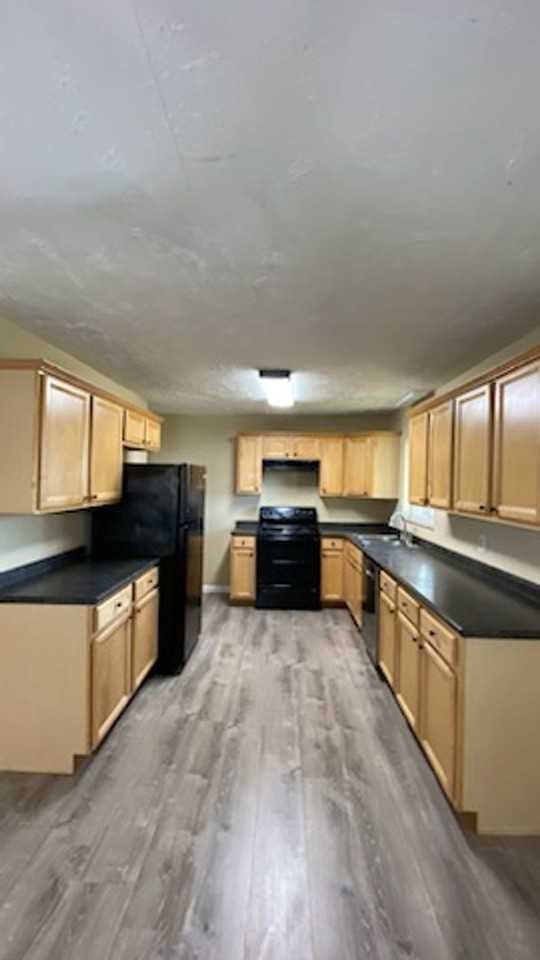 2555 Mountain View Dr - Photo 2 of 10