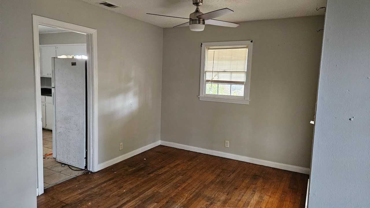 693 Tarawa Dr - Photo 3 of 8