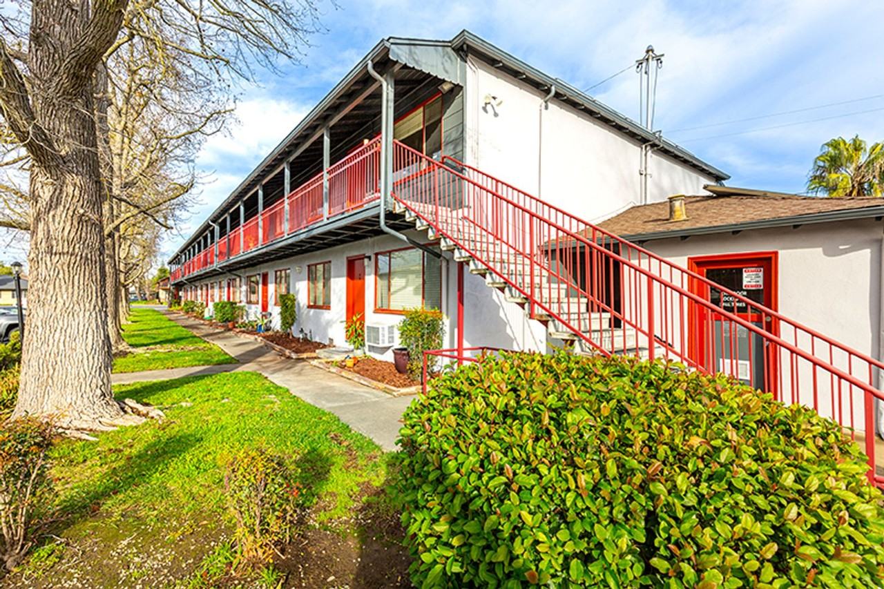 MORRIS APARTMENTS, LLC - Photo 7 of 25