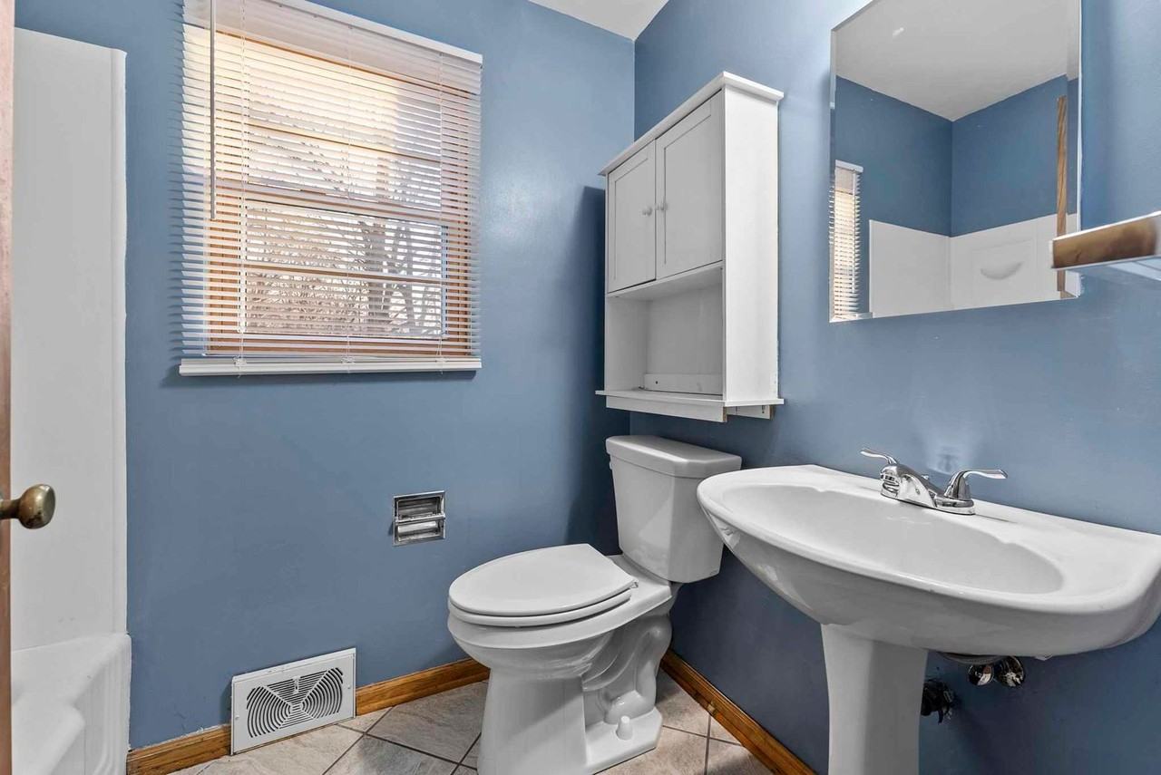 604 20th Avenue Ct - Photo 3 of 26