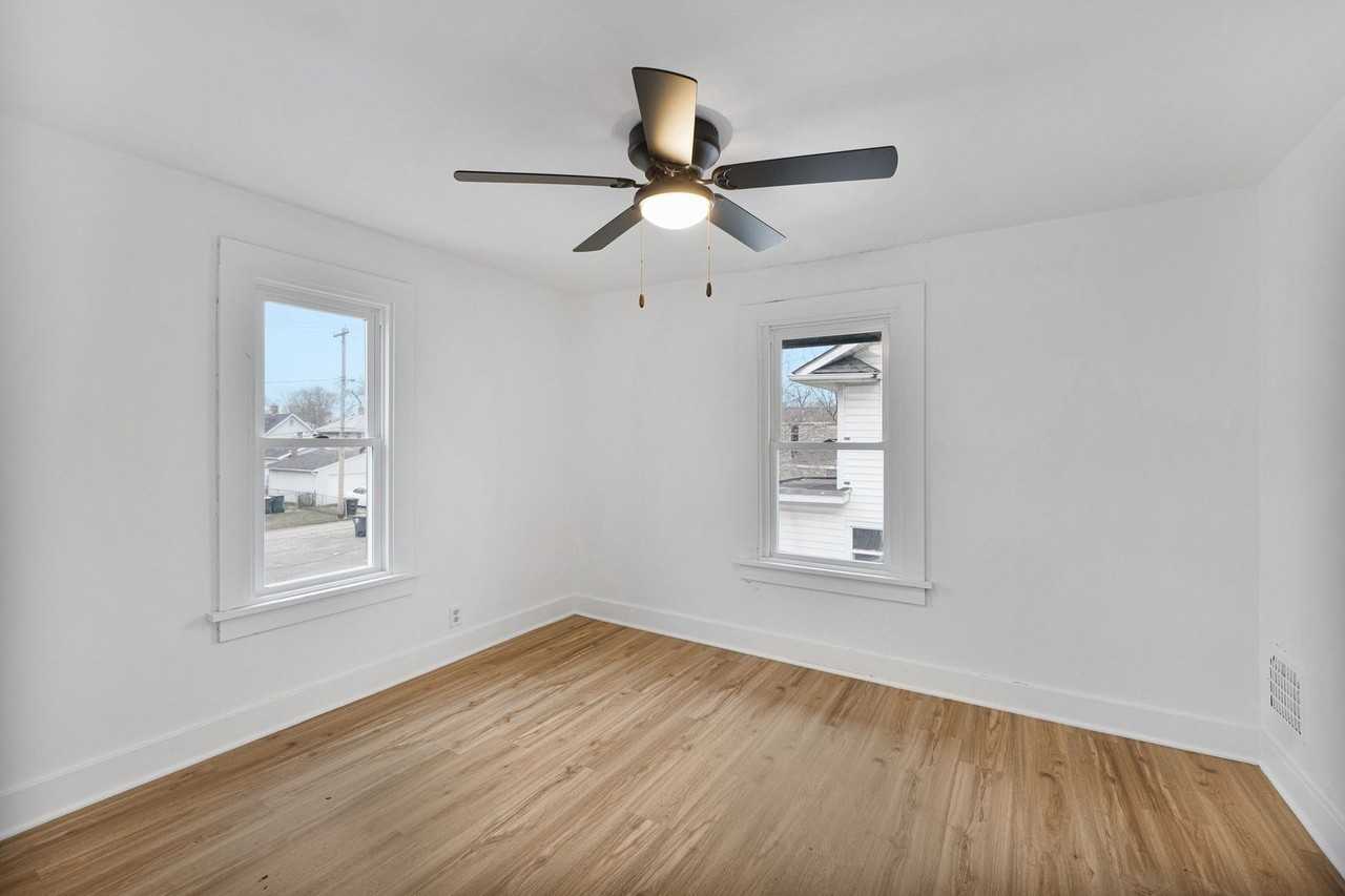 1821 Spring St - Photo 4 of 30