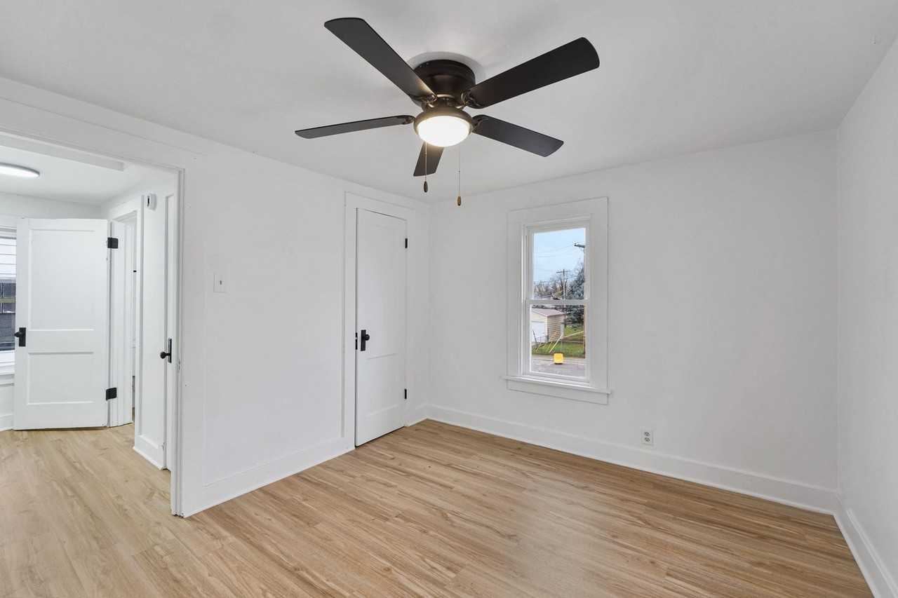 1821 Spring St - Photo 5 of 30