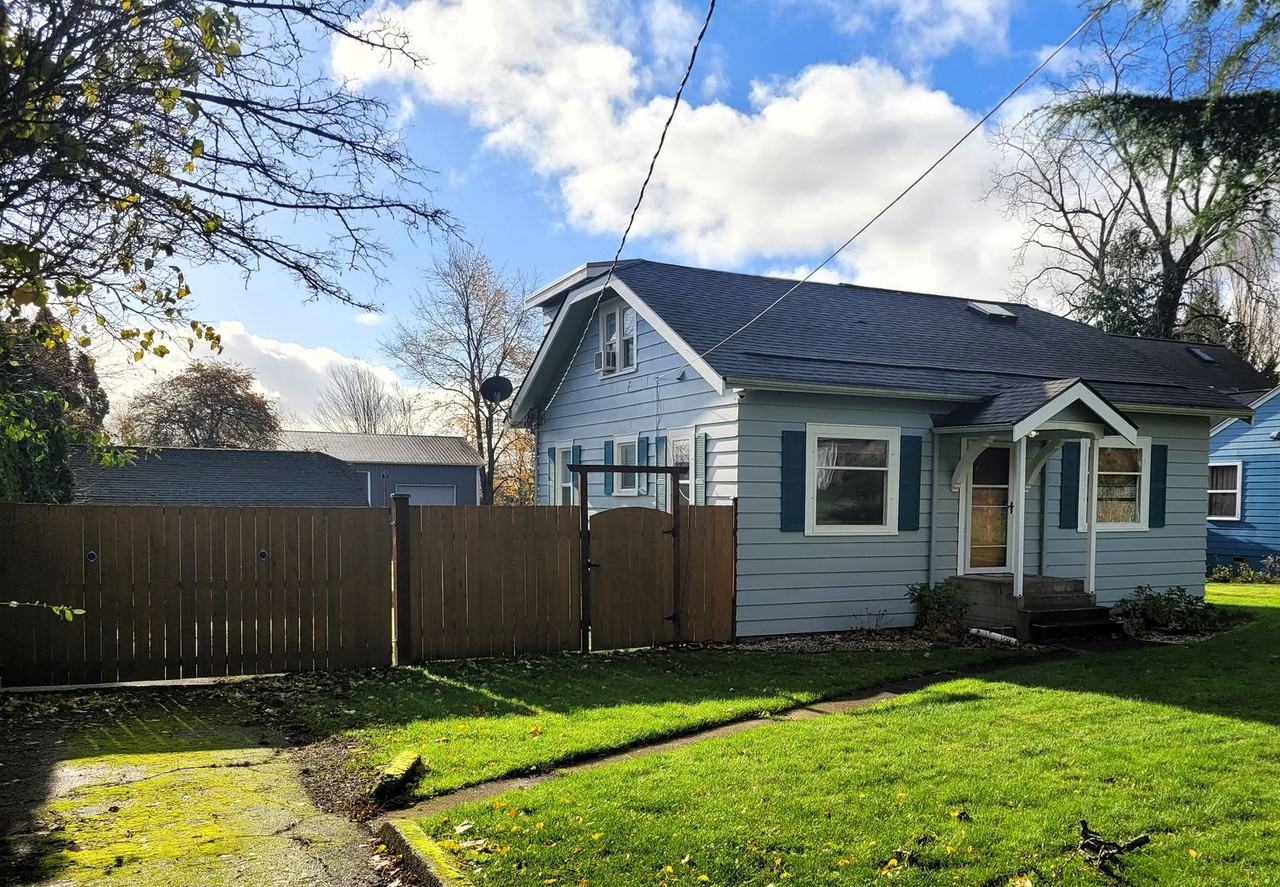 3127 Alderwood Ave - Photo 3 of 49