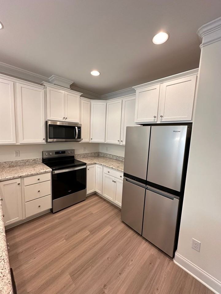 215 St Michael Dr - Photo 5 of 26