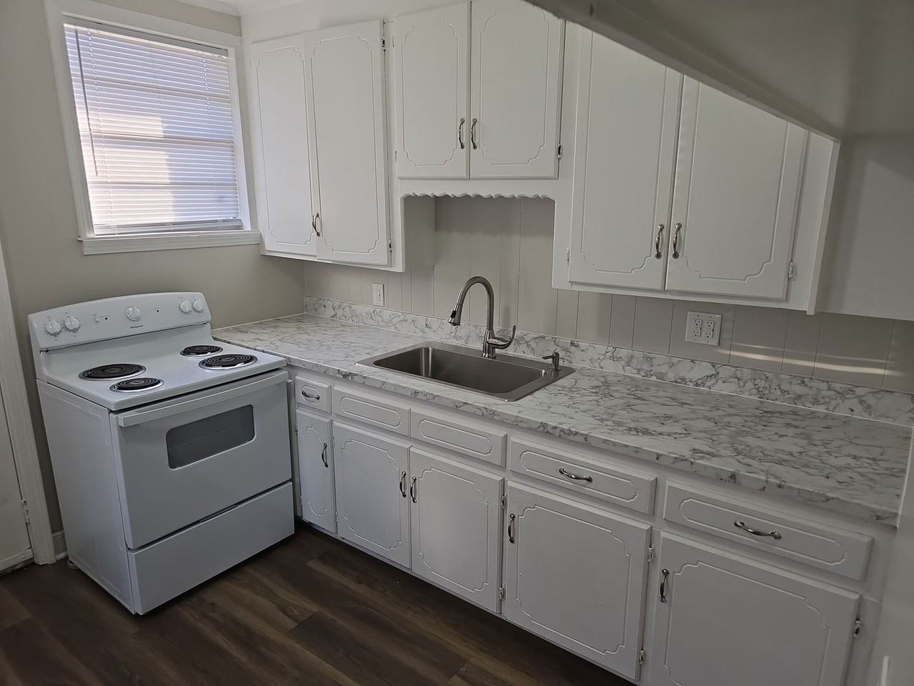 3702 Live Oak St - Photo 6 of 17