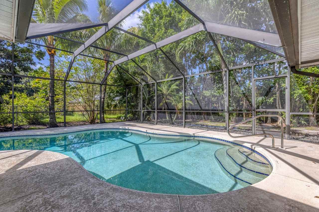 42 Willoughby Dr - Photo 2 of 43