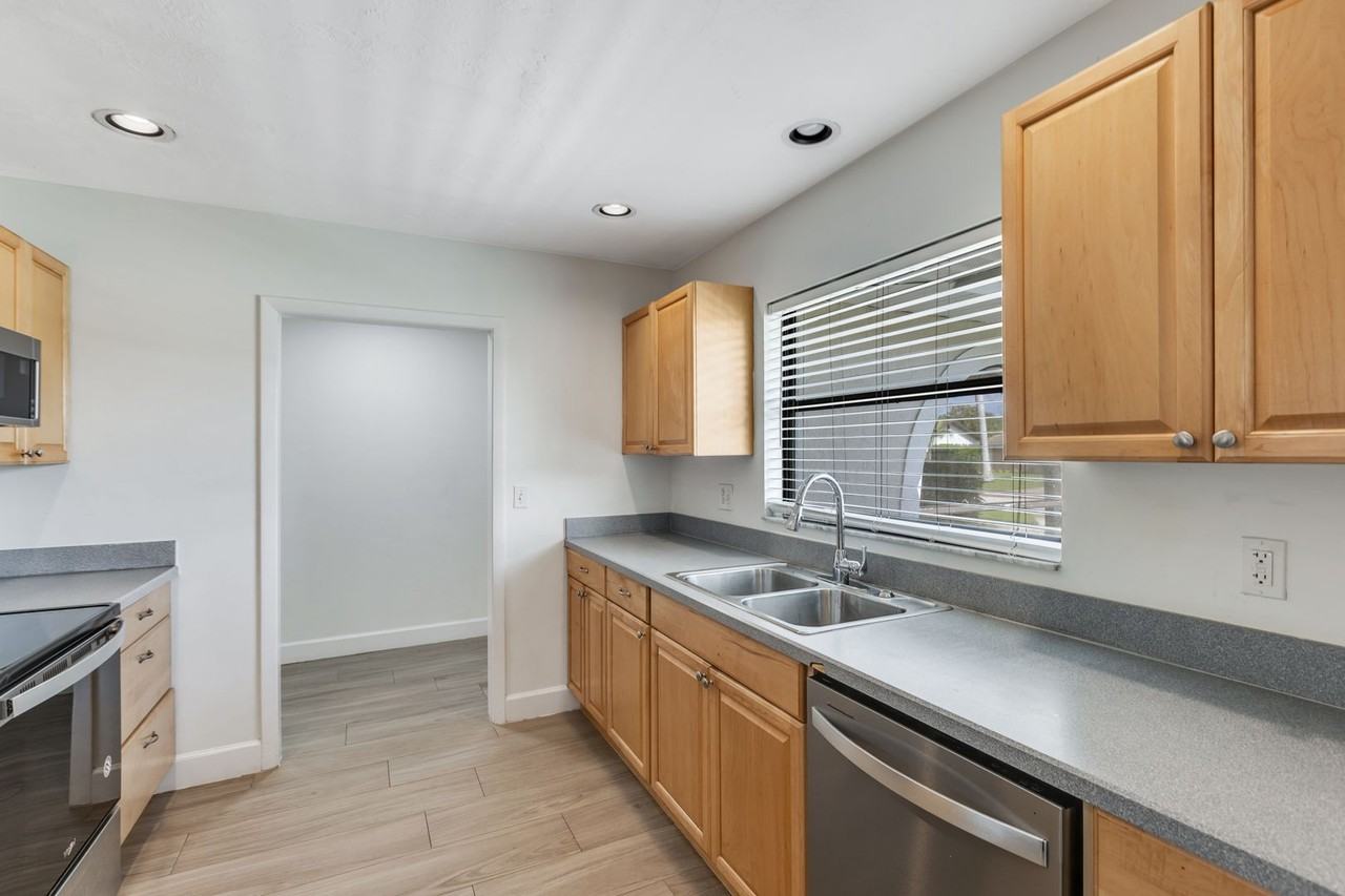 42 Willoughby Dr - Photo 4 of 43