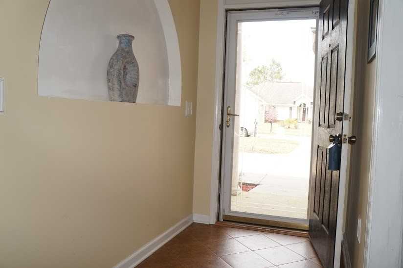 824 Laurel Hill Cir - Photo 3 of 24