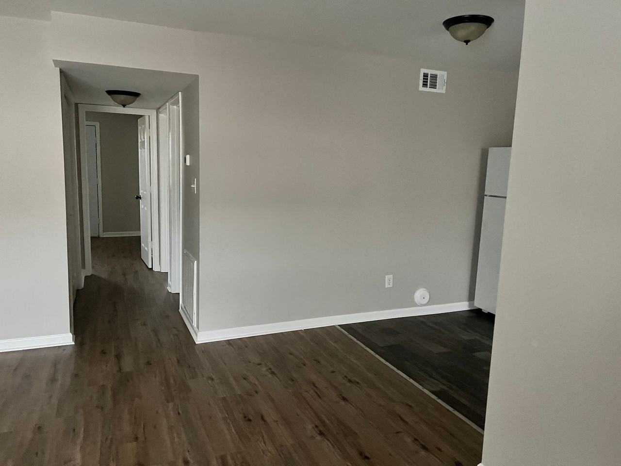 2912 Creekview Ct Apt D - Photo 2 of 17