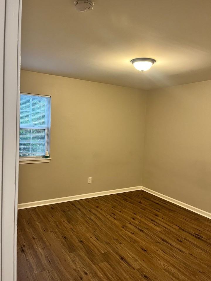 2912 Creekview Ct Apt D - Photo 6 of 17