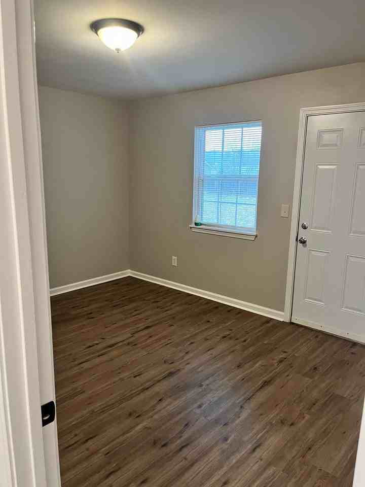 2912 Creekview Ct Apt D - Photo 7 of 17