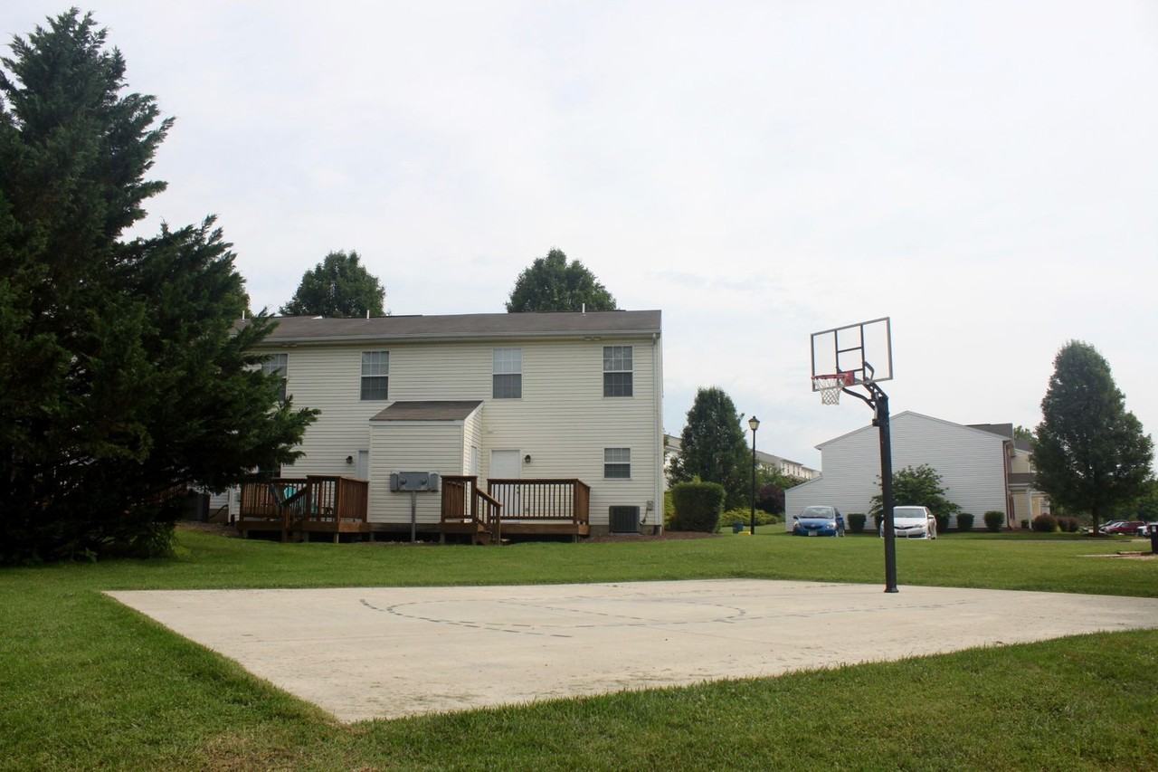 486 Pheasant Run Cir - Photo 4 of 19
