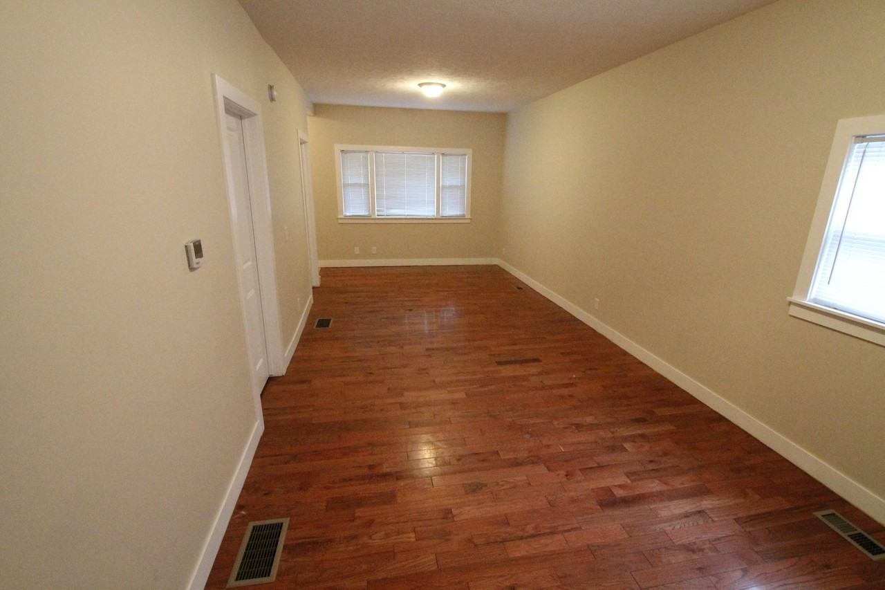 4228 S 26th St - Photo 3 of 15