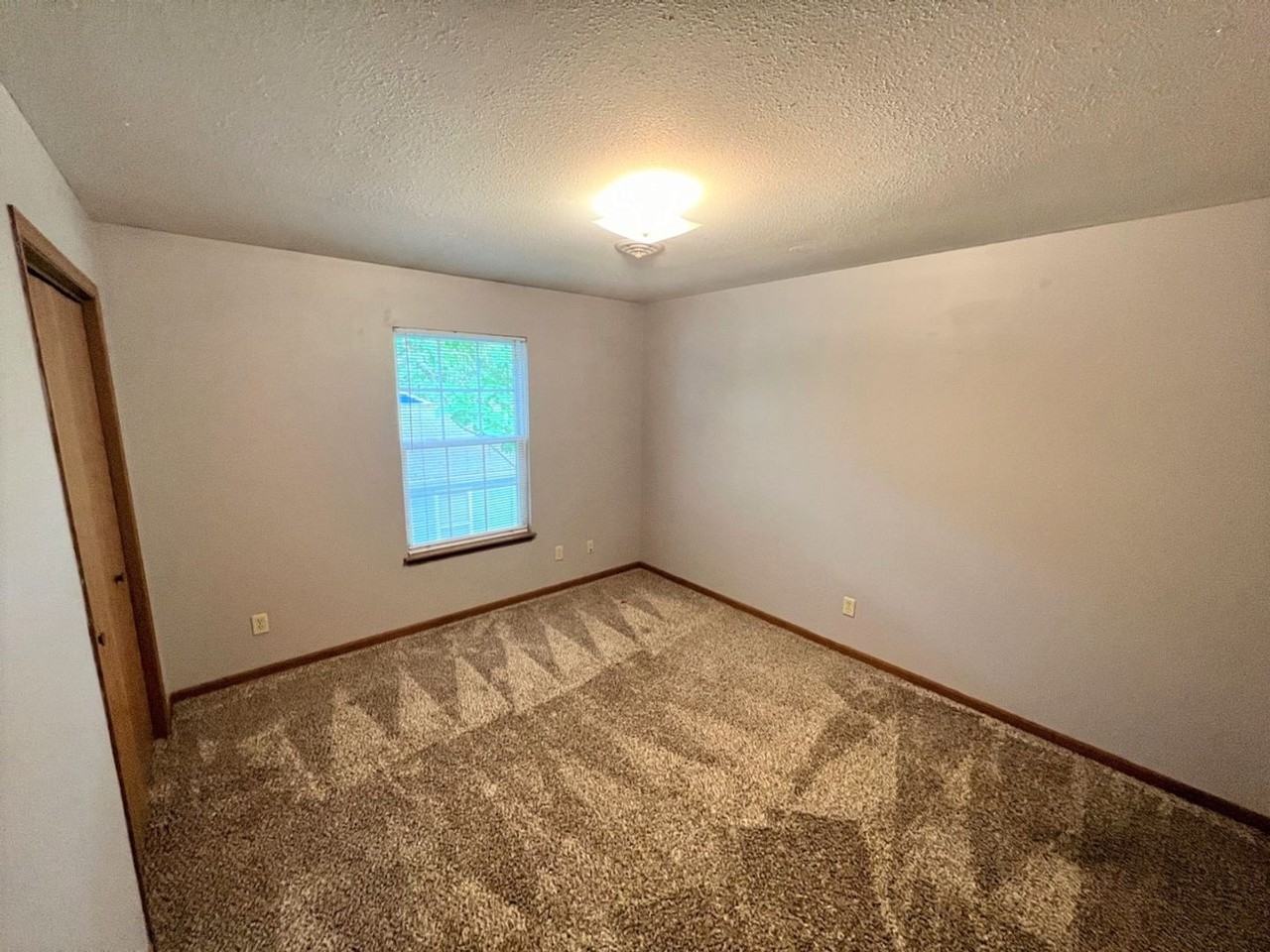 915 Colorado Street - Photo 4 of 10