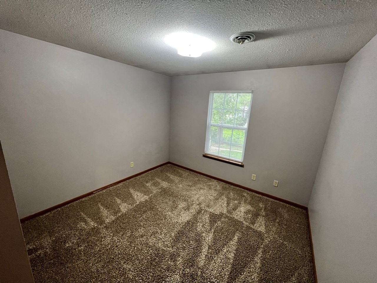 915 Colorado Street - Photo 7 of 10