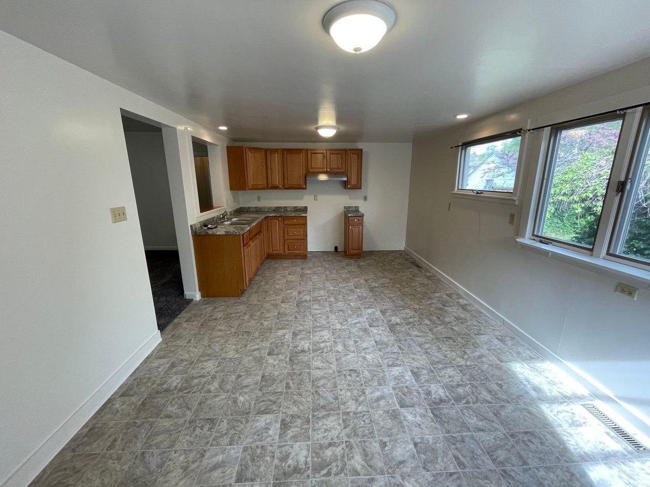 600 Bluemont Ave - Photo 3 of 16