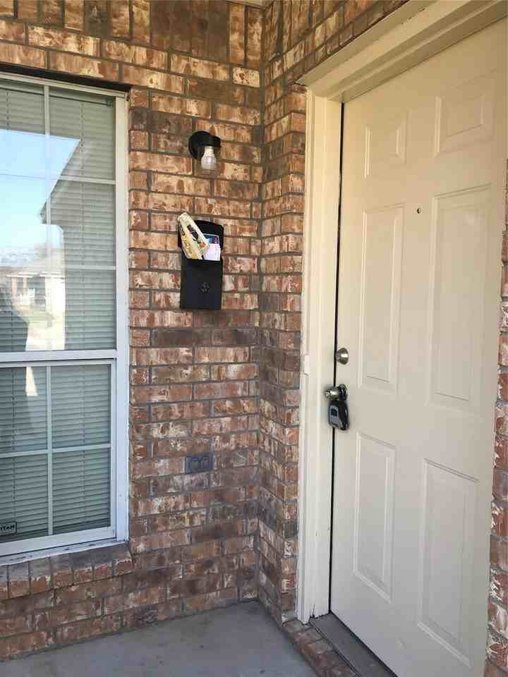 713 Kingston Dr #1 - Photo 2 of 12