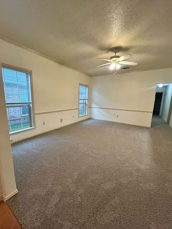 713 Kingston Dr #1 - Photo 6 of 12