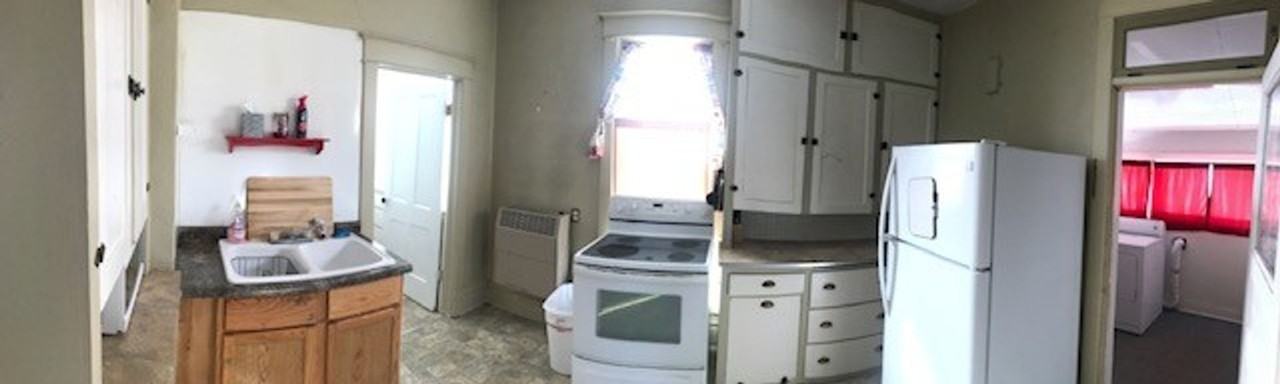 911 1/2 W Maple St - Photo 5 of 18