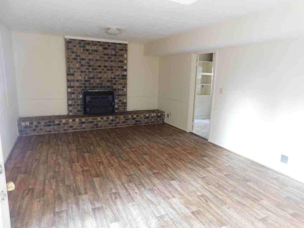 1305 Jones Cir - Photo 3 of 5