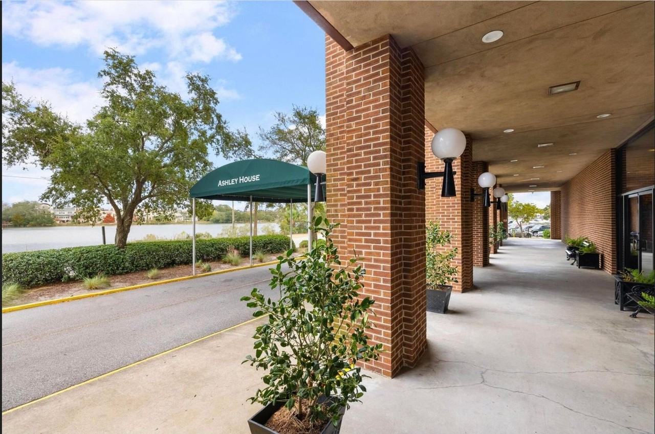 14 Lockwood Dr Apt 1d - Photo 3 of 11