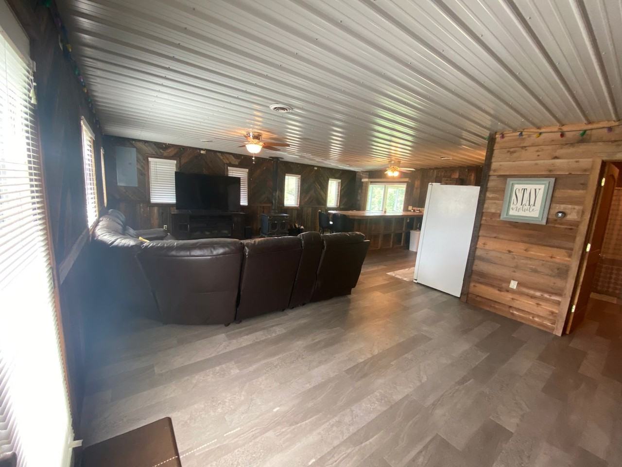 1708 Pointview Dr - Photo 2 of 31