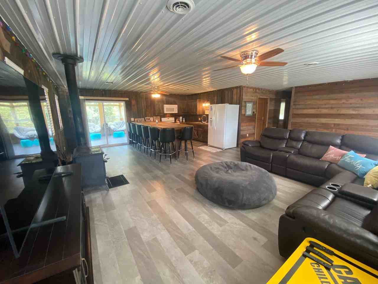 1708 Pointview Dr - Photo 3 of 31