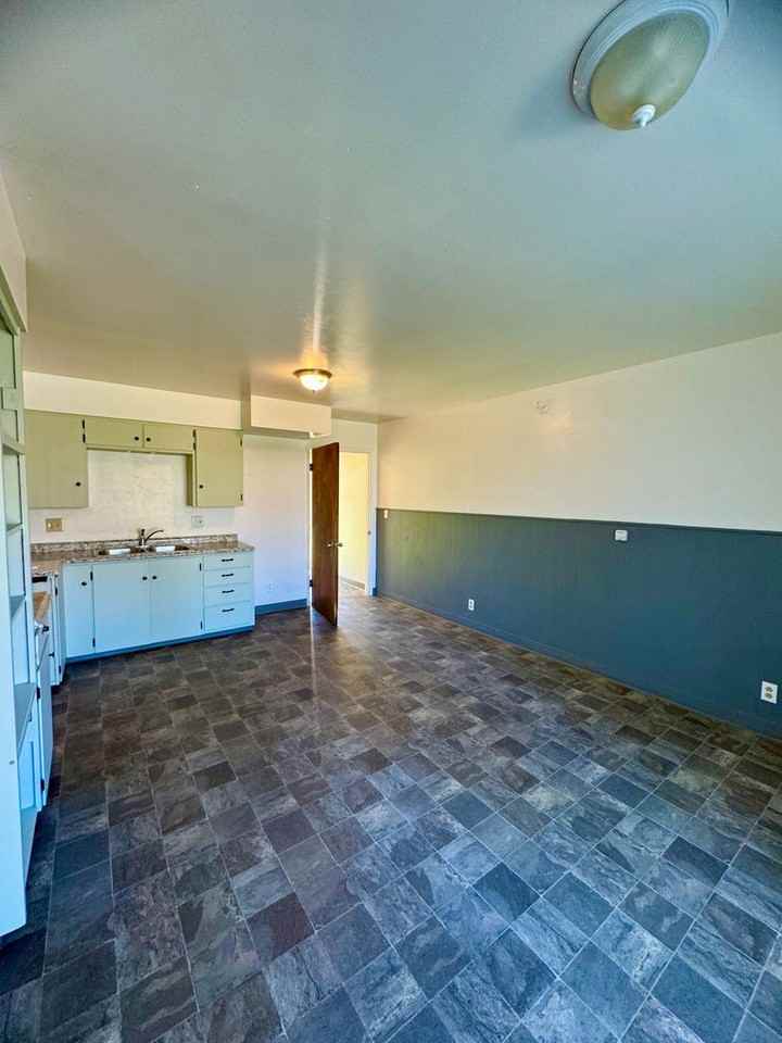 705 East Ave - Photo 5 of 14