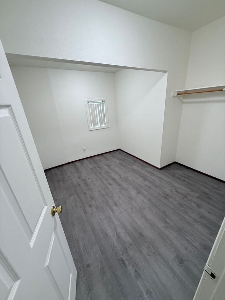 00570-White Rock LLC- 4plex - Photo 3 of 8