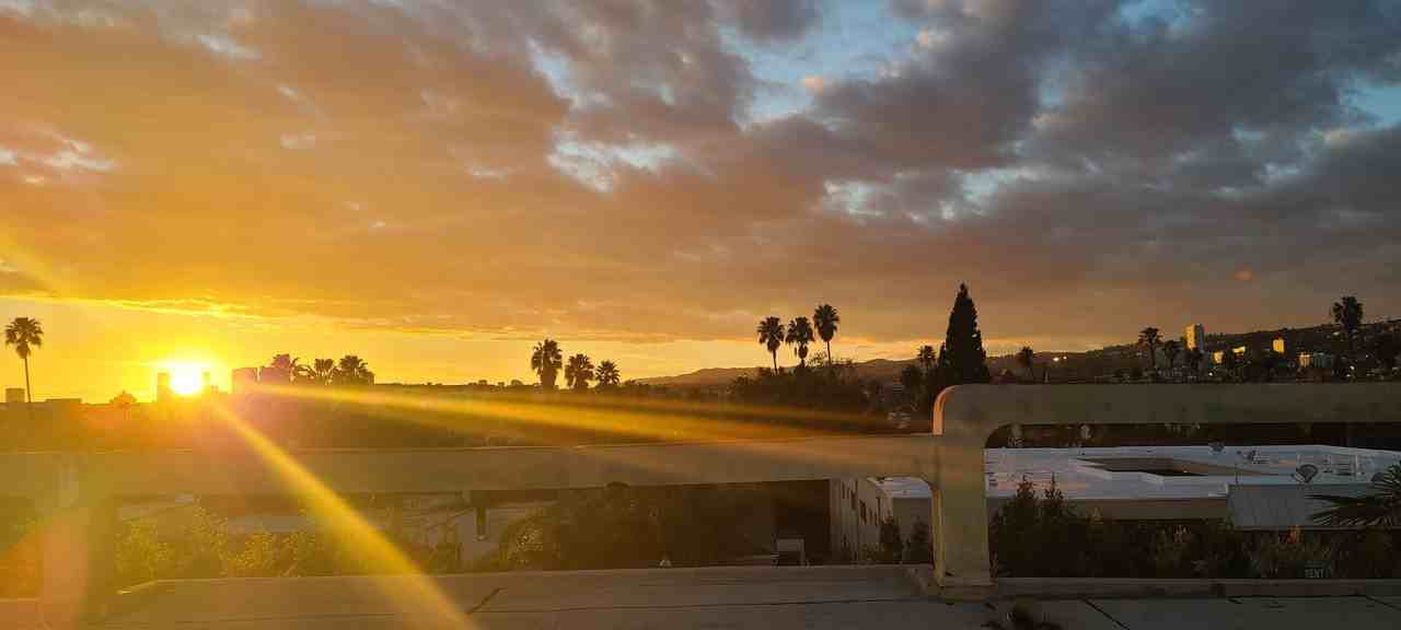 458 N Hayworth Ave - Photo 2 of 3