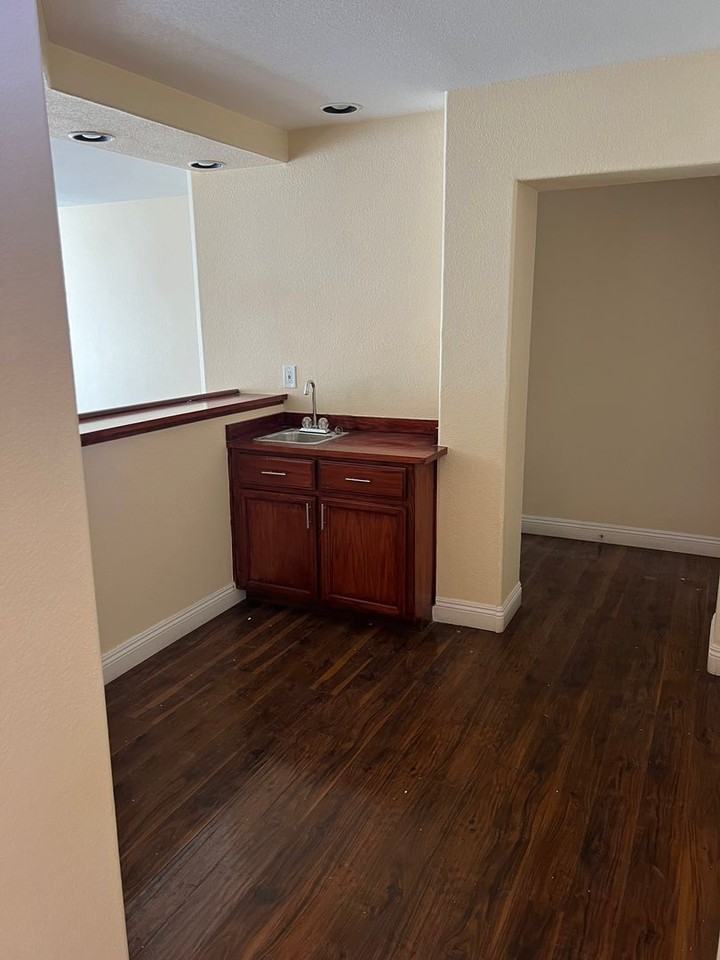 9121 Terrace Ridge Ct - Photo 5 of 37