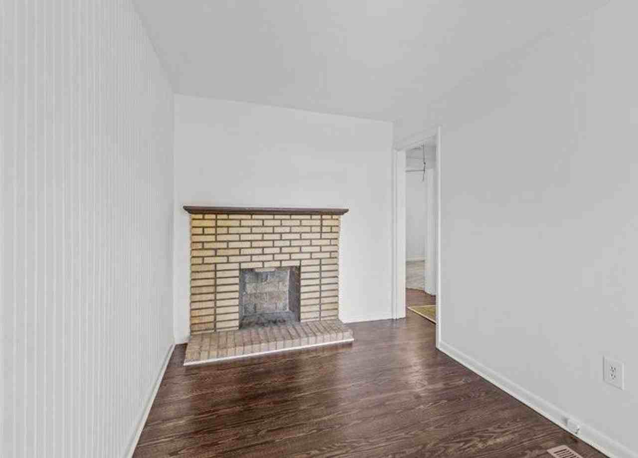 635 Oak Cir - Photo 3 of 19