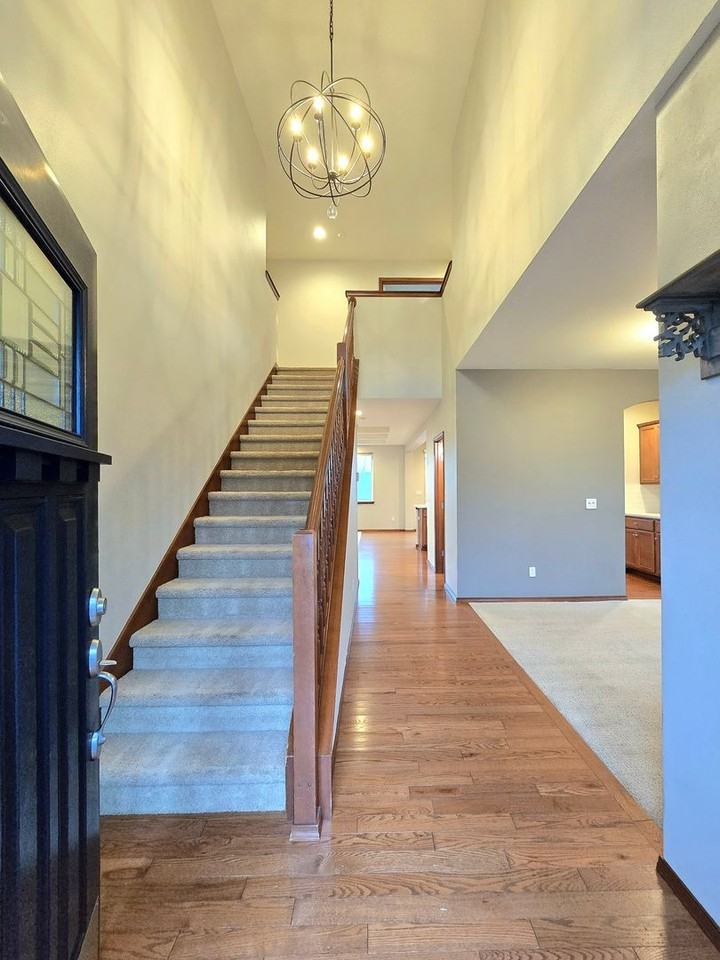 8320 71st St Ne - Photo 3 of 27