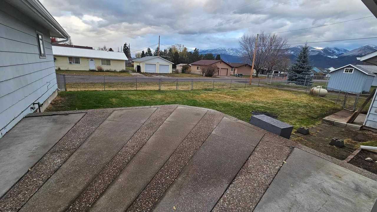 506 3rd Ave Se - Photo 3 of 26