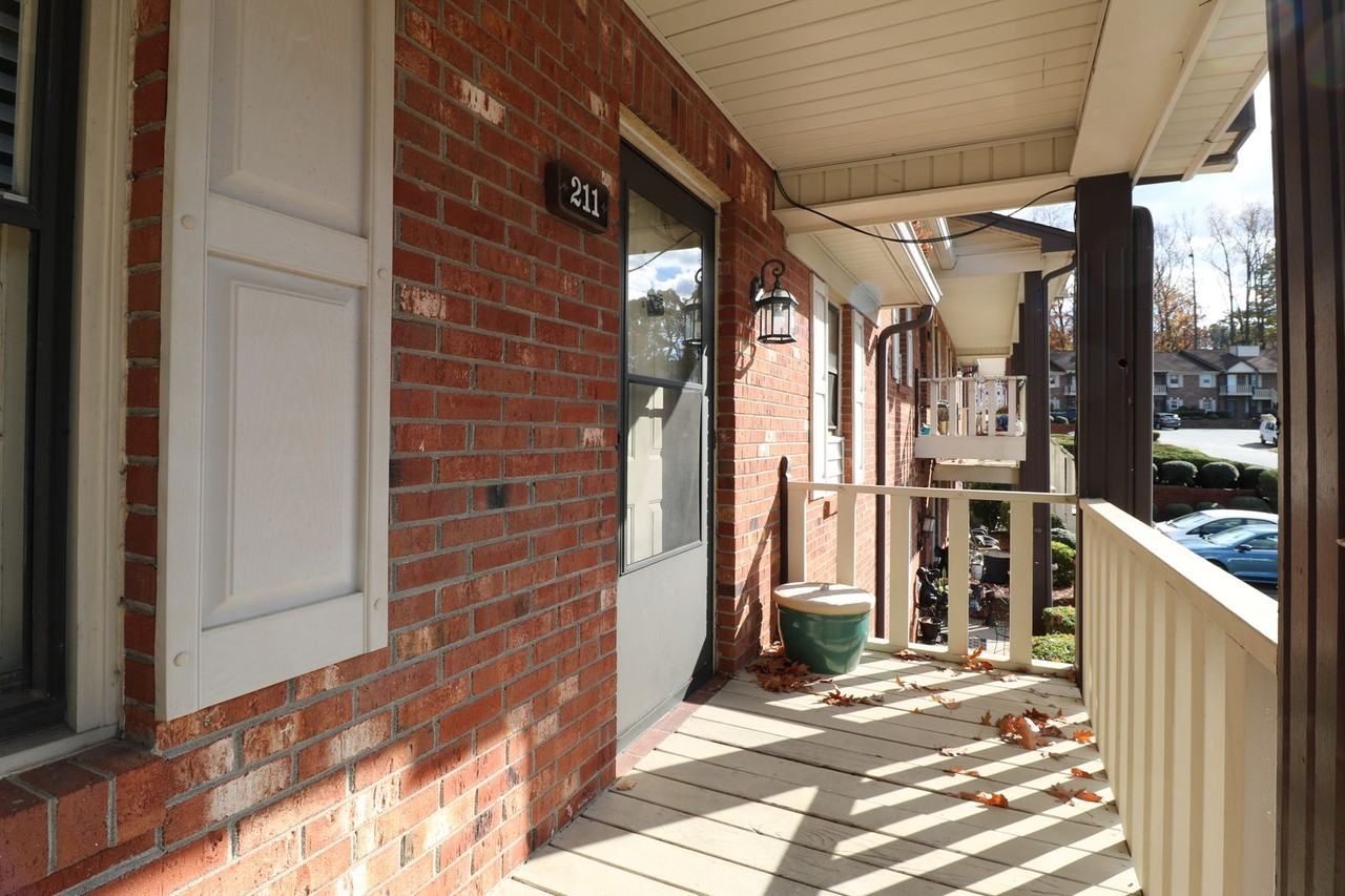 211 Olde Vineyard Ct - Photo 2 of 16