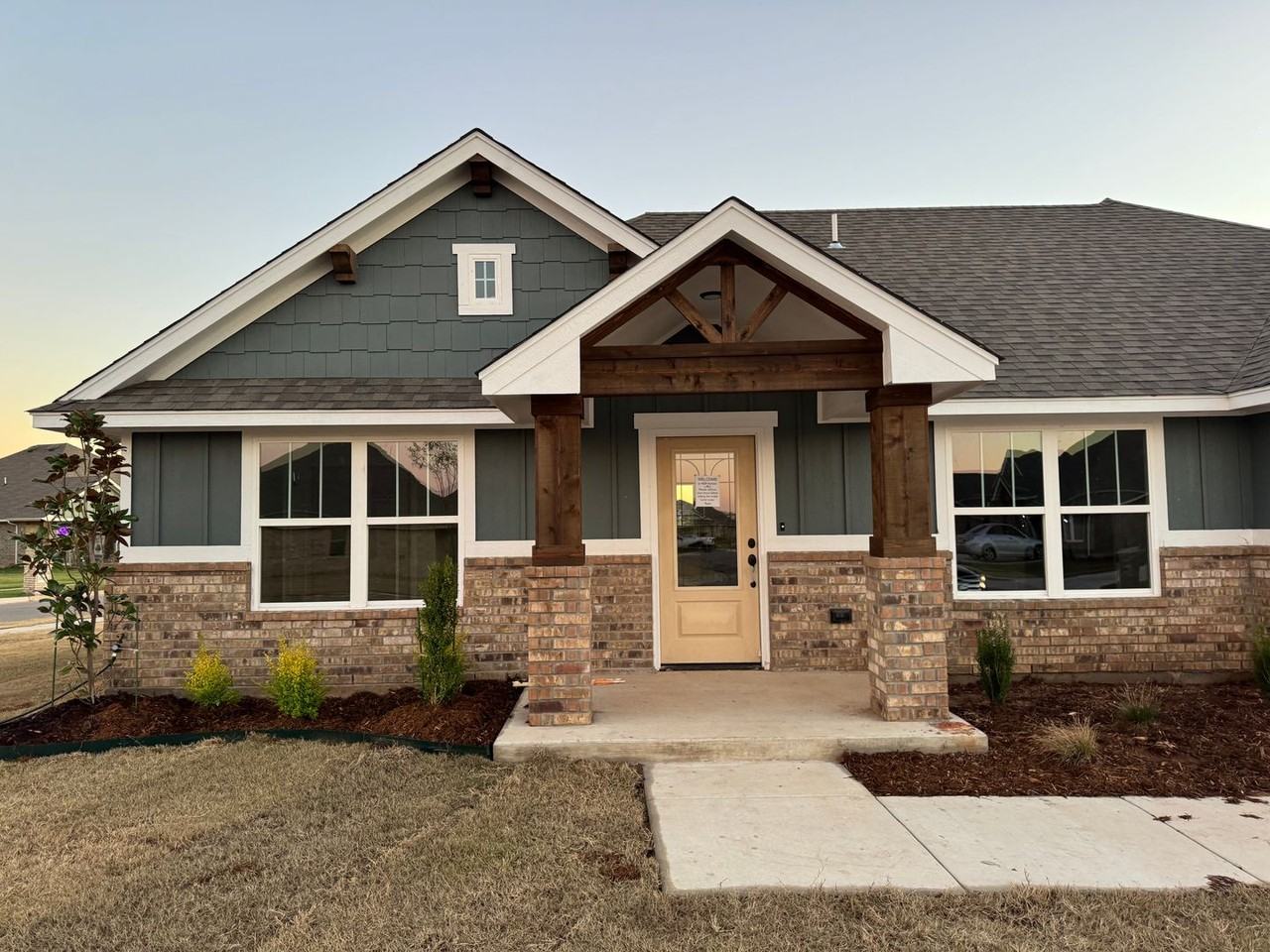 1162 Nw 11th St - Photo 2 of 14