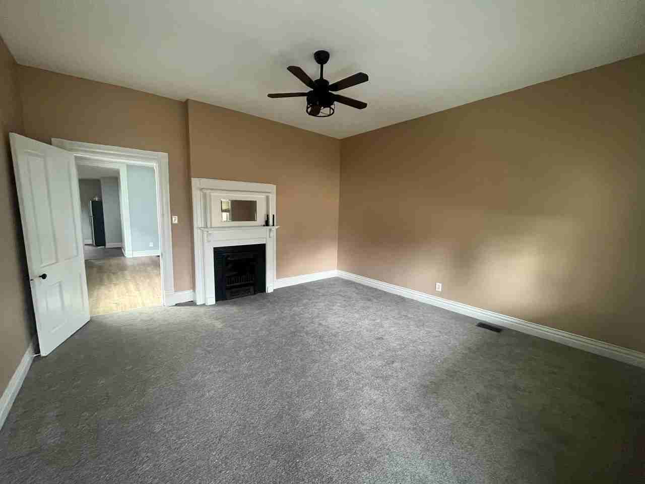 960 Charles St - Photo 3 of 13