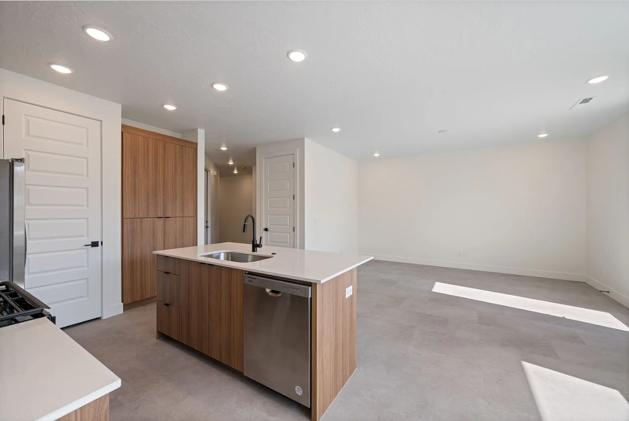 1955 W 250 S - Photo 2 of 20