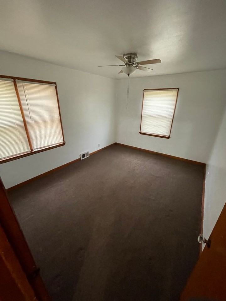 3601 N 53rd St - Photo 4 of 7