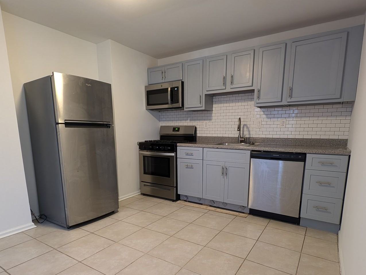 2437 Sepviva St - Photo 5 of 23