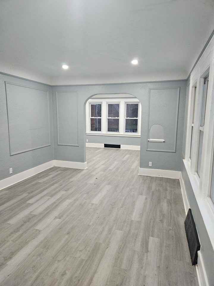 5221 Lakeview - Photo 2 of 18