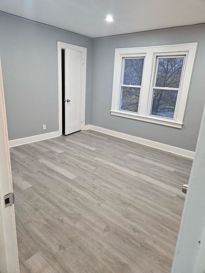 5221 Lakeview - Photo 3 of 18