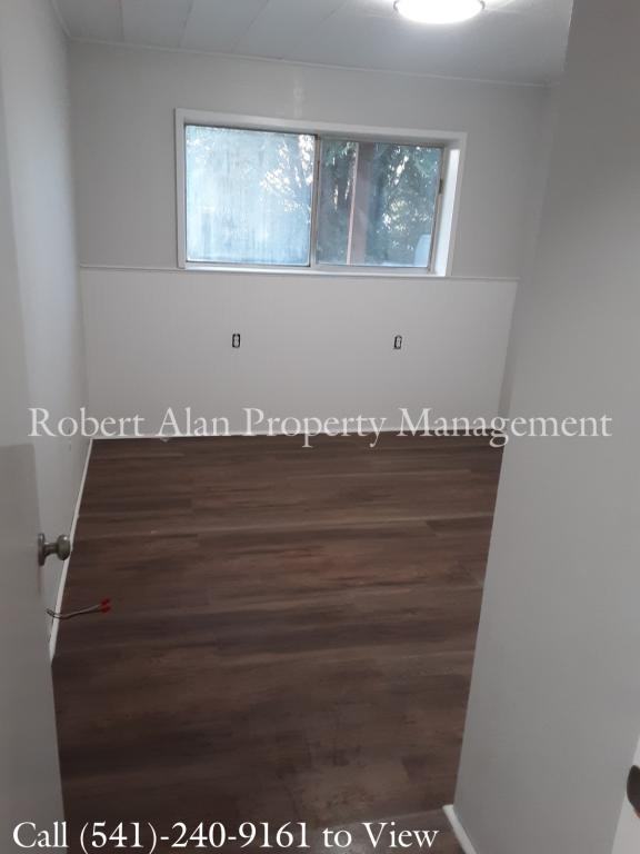 824 Sw 7th St - Photo 5 of 10