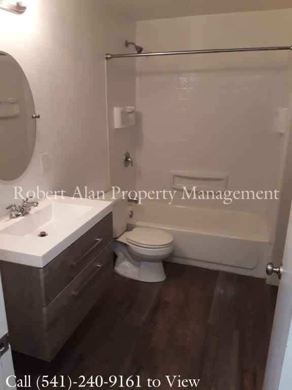 824 Sw 7th St - Photo 6 of 10