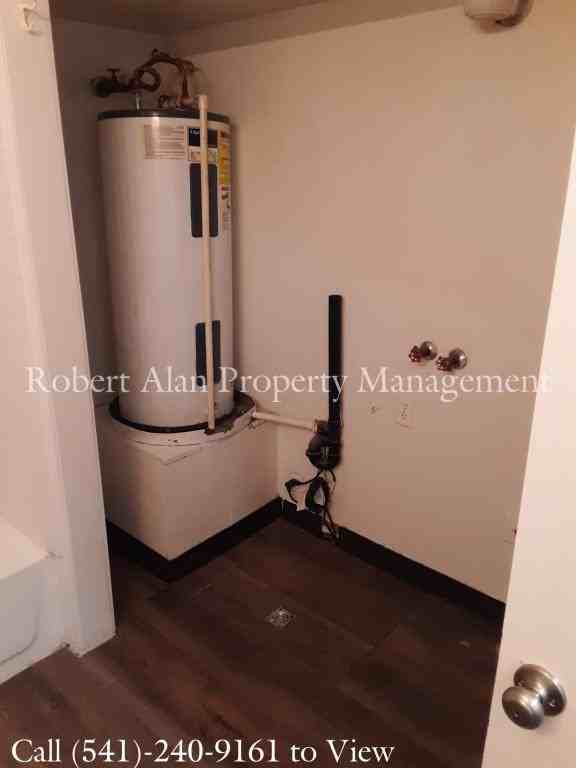 824 Sw 7th St - Photo 7 of 10