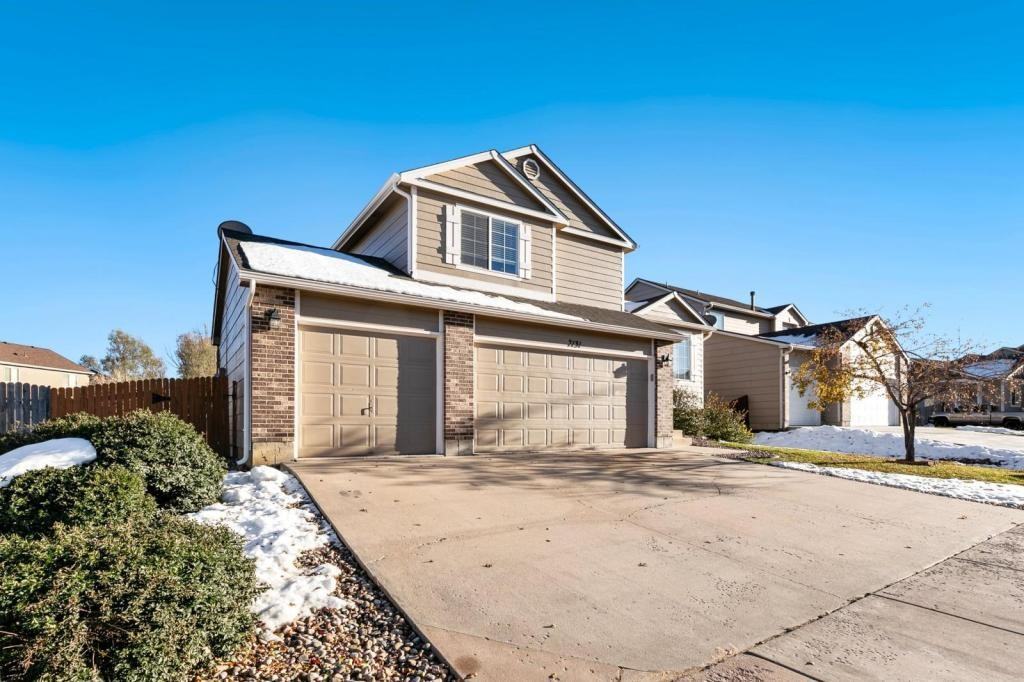 7131 Creekfront Dr - Photo 3 of 28