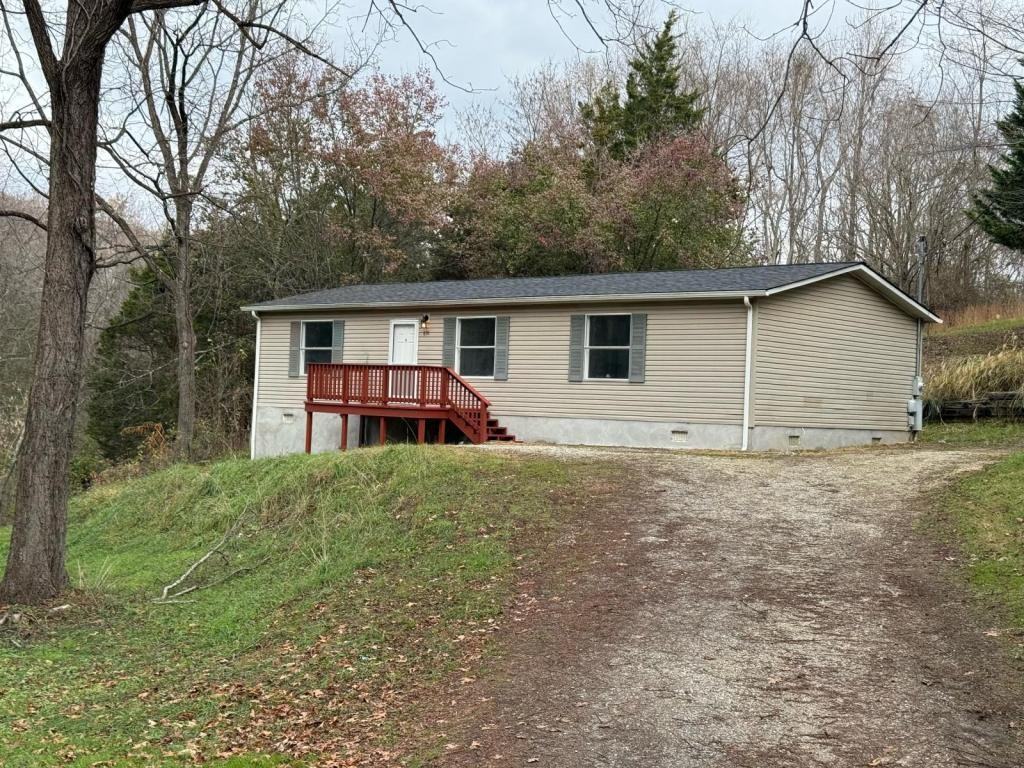 850 Tower Rd - Photo 2 of 14