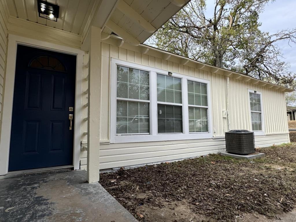 724 Carrie Ave - Photo 2 of 9