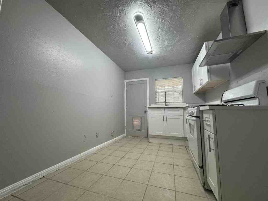 724 Carrie Ave - Photo 4 of 9